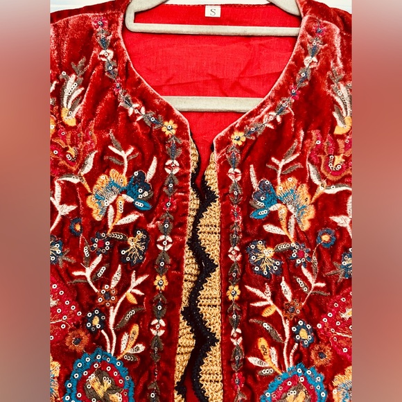 SOLD Velvety boho embroidered vest - Picture 3 of 3